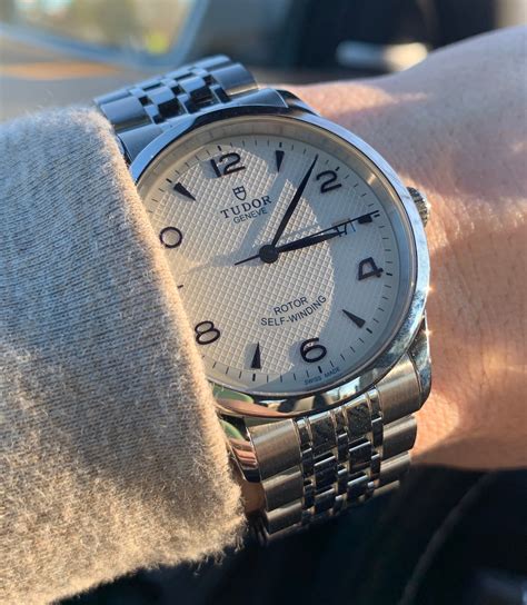 tudor 1926 white blue